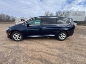2017 Chrysler Pacifica Touring-L Plus Minivan 4D