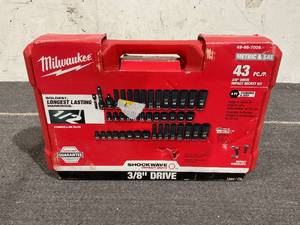 lot 139 image: 43PCS Milwaukee SHOCKWAVE 38 Drive SAE and Metric 6 Point Impact Socket Set