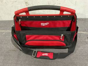 lot 151 image: Milwaukee 20 PACKOUT Tote