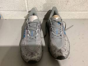 lot 491 image: Hoka Speedgoat 6 Size 11