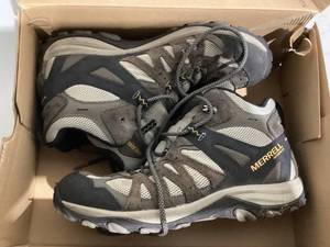 lot 515 image: Merrell Accentor 3 Mid Vent Waterproof Hiking Boots for Men Size 11