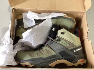 lot 516 image: Salomon X Ultra 4 Mid GTX Hiking Shoe - Womens Size  9.5