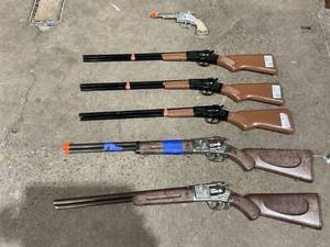 lot 407 image: LOT OF 6 Cap Toy Guns