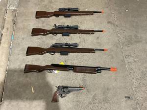 lot 409 image: LOT OF 5 Cap Toy Guns