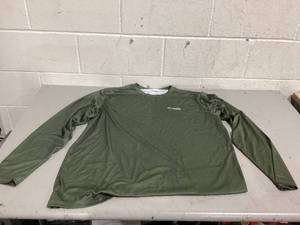 lot 577 image: XL Columbia Mens Terminal Tackle PFG Fish Flag