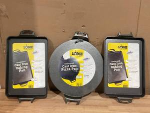lot 452 image: LOT OF 3 Lodge Cast Iron  Cooking Pnas