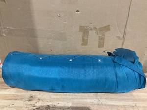 lot 453 image: Comfort Deluxe Self-Inflating Sleeping Pad