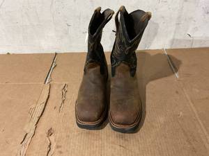 lot 18 image: Size 13 Thorogood Mens American Heritage 11 Square Toe Wellington Leather Work Boots