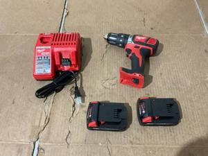 lot 24 image: Milwaukee M18 18V Lithium-Ion Cordless 12 Hammer DrillDriver w Battery & Charger