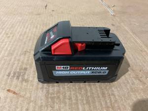 lot 41 image: Milwaukee 48-11-1880 M18 REDLITHIUM HIGH OUTPUT 18v 8.0 Ah Lithium-Ion Battery