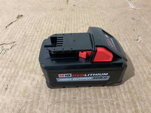 lot 42 image: Milwaukee 48-11-1880 M18 REDLITHIUM HIGH OUTPUT 18v 8.0 Ah Lithium-Ion Battery