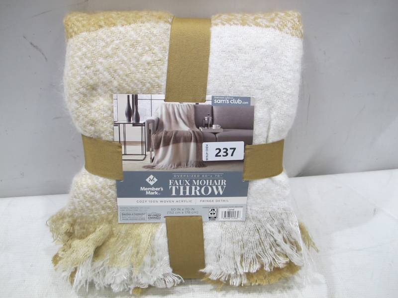 lot 444 image: NEW Members Mark Faux Mohair Oversized 60x70 Throw Blanket - Beige