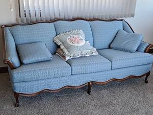 lot 310 image: Living Room Couch