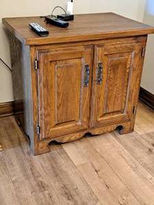 lot 315 image: Wooden Cabinet 2-door2-shelf