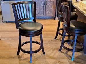 lot 316 image: Lot of (3) Bar Chairs