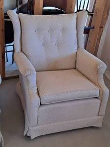 lot 325 image: Living Room Swivel Arm Chair