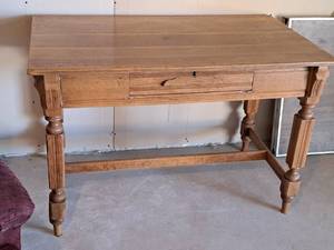 lot 331 image: Wood Side Table 1-drawer