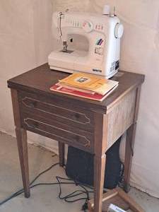 lot 335 image: White Sewing Machine 1521 with Wood Sewing Table and Sewing Accessories