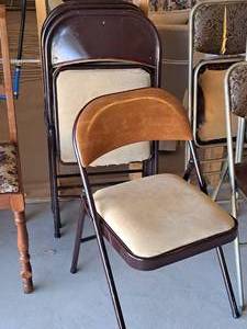 lot 337 image: Lot of (4) Metal Folding Padded Chairs