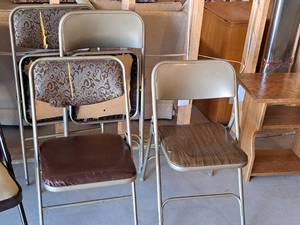 lot 338 image: Lot of (4) Metal Folding Padded Chairs