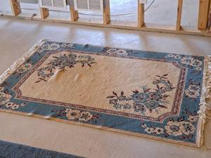 lot 345 image: Area Rug (Floral)