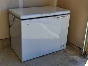Hotpoint 9.4-cu.ft. Chest Freezer HCM9DMAWN
