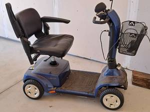 lot 303 image: Golden Companion Electric Scooter