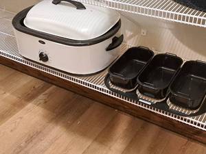 lot 353 image: Oster Electric Roaster Oven with Insert