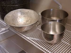 lot 358 image: Stainless Mixing Bowls (x2) and Strainer (x1)