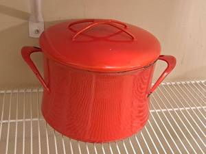 lot 360 image: Metal Stock Pot with Lid (Red)