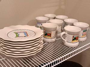 lot 362 image: Farm Animals pattern Coffee Mug and Saucer Sets (8 sets)