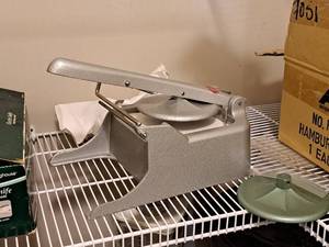 lot 364 image: Alfa Hamburger Machine PM-1