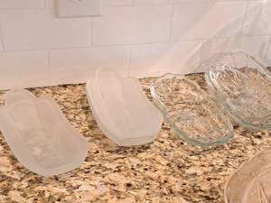 lot 375 image: Lot of (6) Assorted Butter Dishes - Clear Glass (x3) and Frosted Glass (x3)
