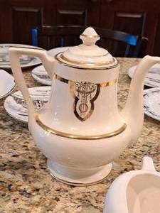 lot 381 image: Fraunfelter Thermo-Proof Pitcher with Lid (White with Gold Accents)