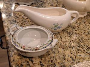 lot 382 image: Gravy Boat and Sugar Bowl