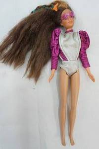 lot 5 image: Mattel Barbie 1995