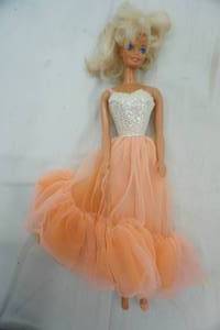 lot 12 image: Mattel Barbie 1966