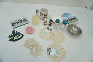 lot 30 image: Small doilies and other collectibles