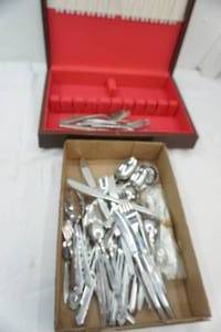 lot 33 image: Silverware and case