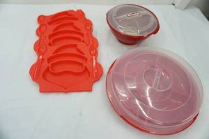 lot 38 image: Presto Power Pop, veggie tray & lid & Santa Claus Plates