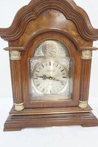 lot 45 image: Mantle Clock 18.5x15x6.5 Westminster Quartz