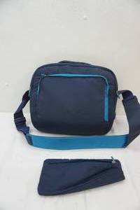 lot 52 image: Belkin Laptop case