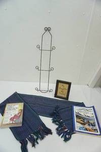 lot 56 image: Home Decor Lot