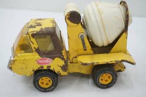 lot 100 image: AntiqueVintage Tonka Cement Truck. 8 long