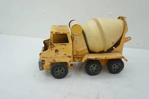 lot 103 image: AntiqueVintage Tonka Cement Truck. 12 long 7.5 tall