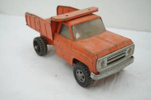 lot 104 image: AntiqueVintage Tonka Dump Truck. 14 long