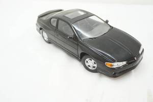lot 178 image: 118 2000 Monte Carlo