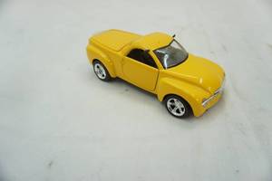 lot 185 image: 132 2000 Chevrolet SSR