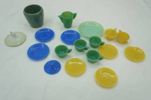 lot 189 image: Akro agate tea set