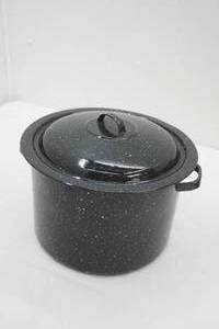 lot 198 image: 8 qt Graniteware Enamelware pot